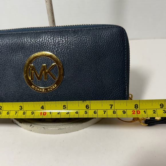 Michael Kors Wallet - Picture 6 of 8
